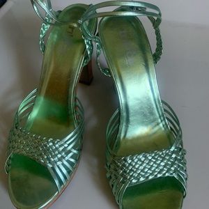 Tribeca  by Kenneth Cole production heels